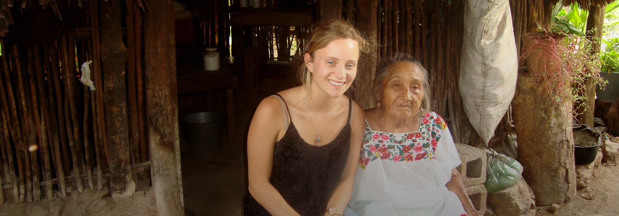 Ellie Finkenaur '15 with woman in Mexico