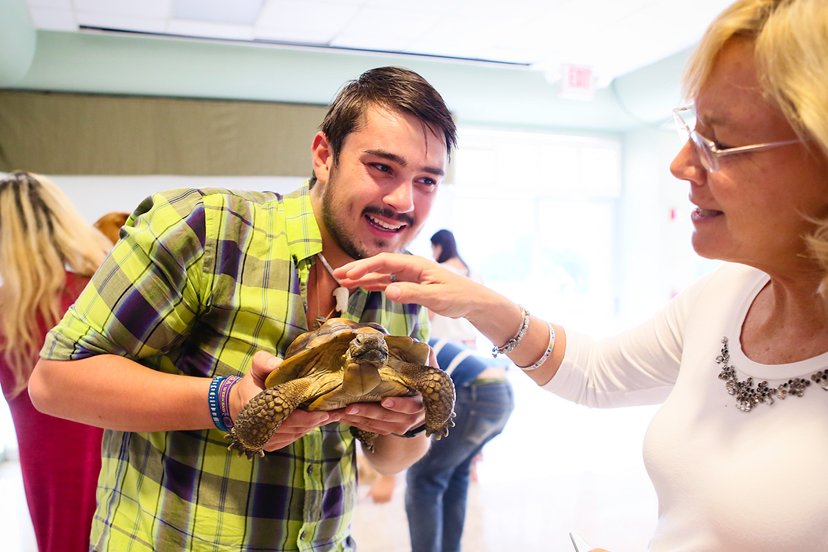 Joe Miseyka ’17 and tortoise