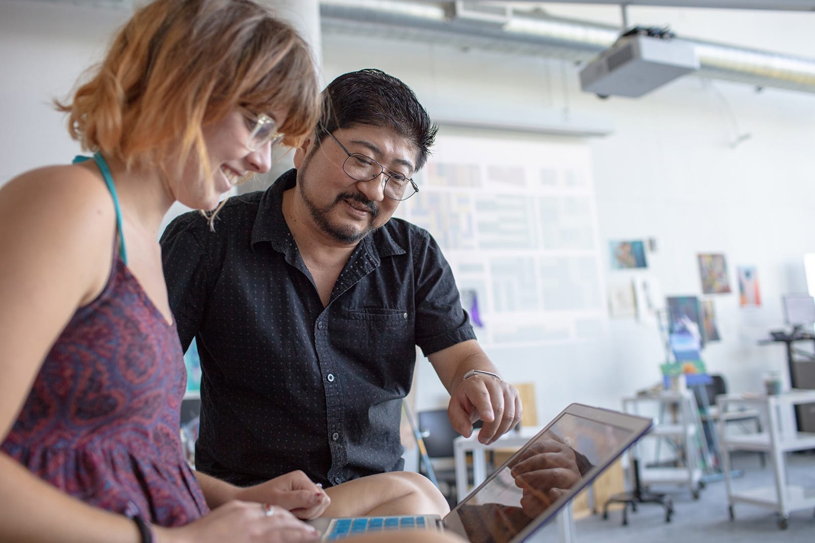 Visual Arts professor Kirk Wang teaching painting to Eckerd student Zoe Turtle '18