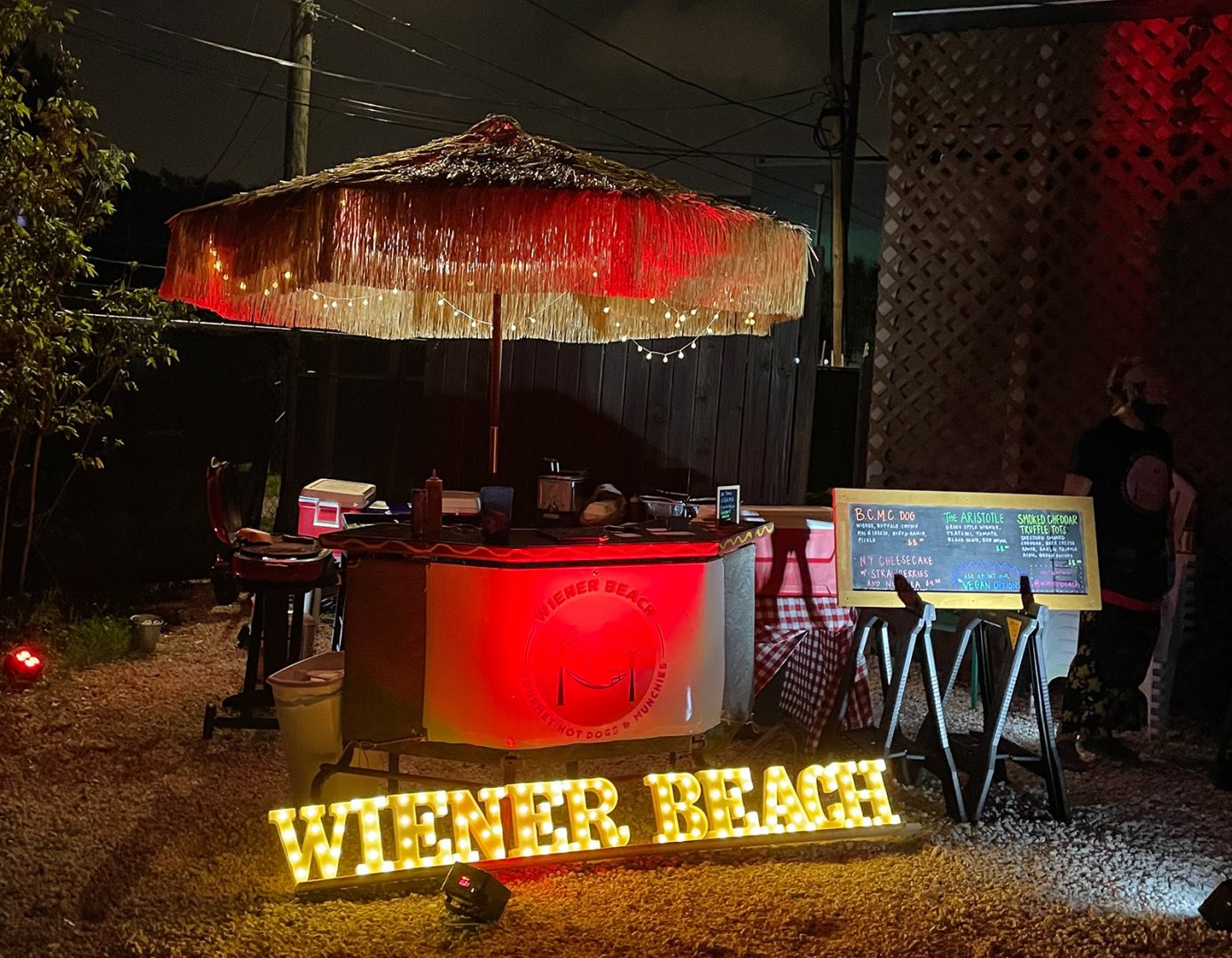 Pop-up store with Wiener Beach in lights