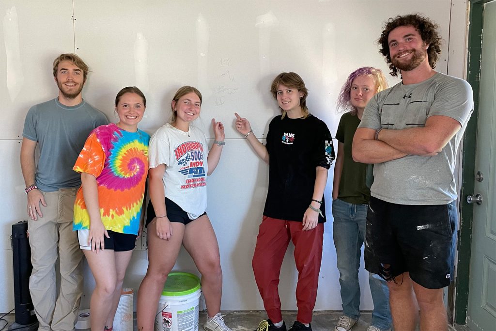 eckerd-college-students-spend-spring-break-helping-hurricane-ian