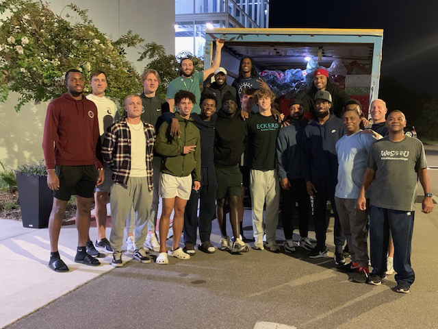 Group photo of men's basketball players and coaches