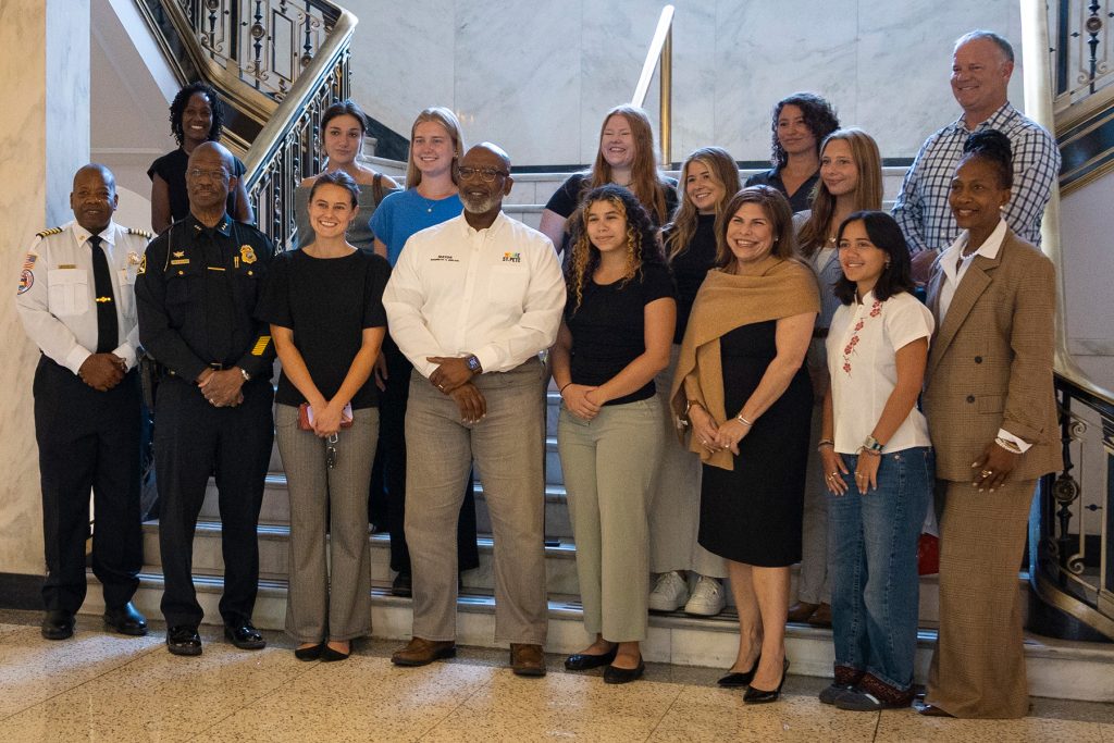 Students, City Hall staffers, St. Petersburg Police Chief, Mayor Welch and Ann Sherman photo on the city hall steps.