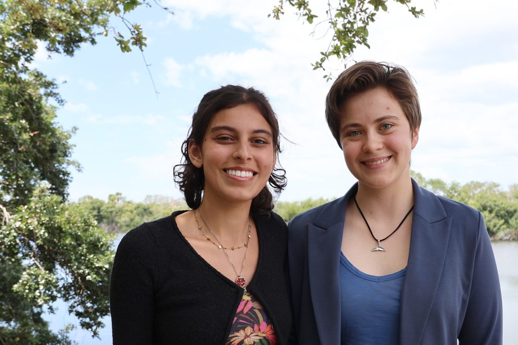Keriana Cooduvalli and Lucinda Lindstrom, 2026 Hollings Scholars