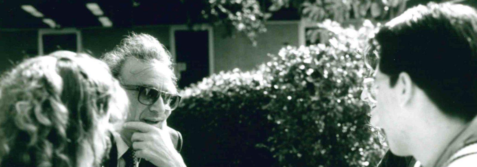 Elie Wiesel in discussion with students