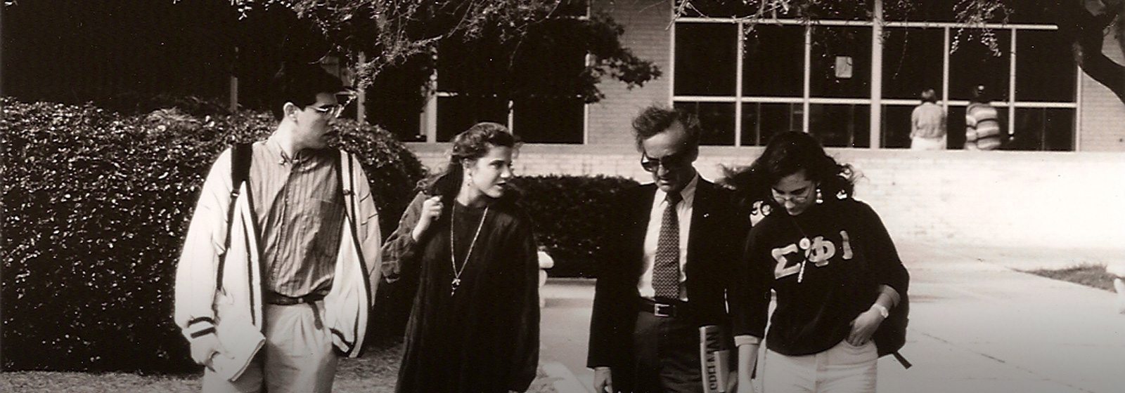 Elie Wiesel walking with students across campus