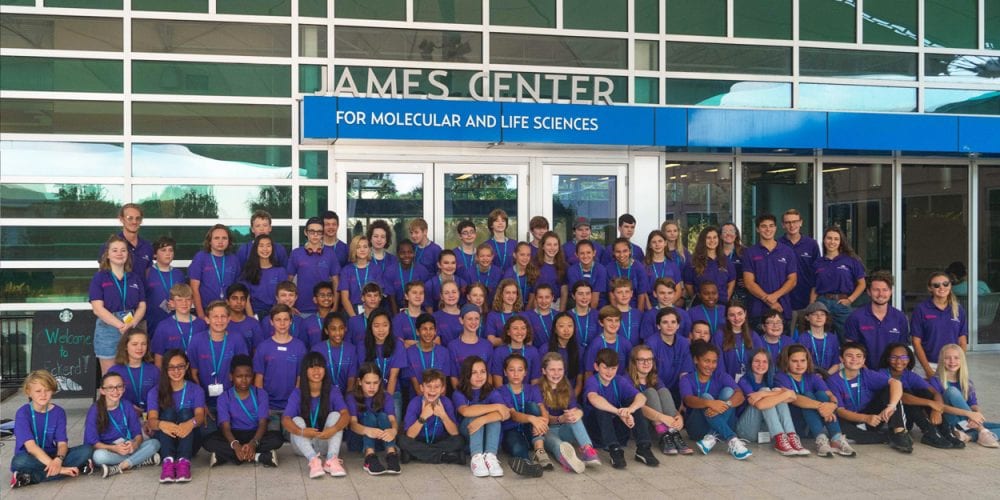 Students in front of the James Center for Molecular and Life Sciences